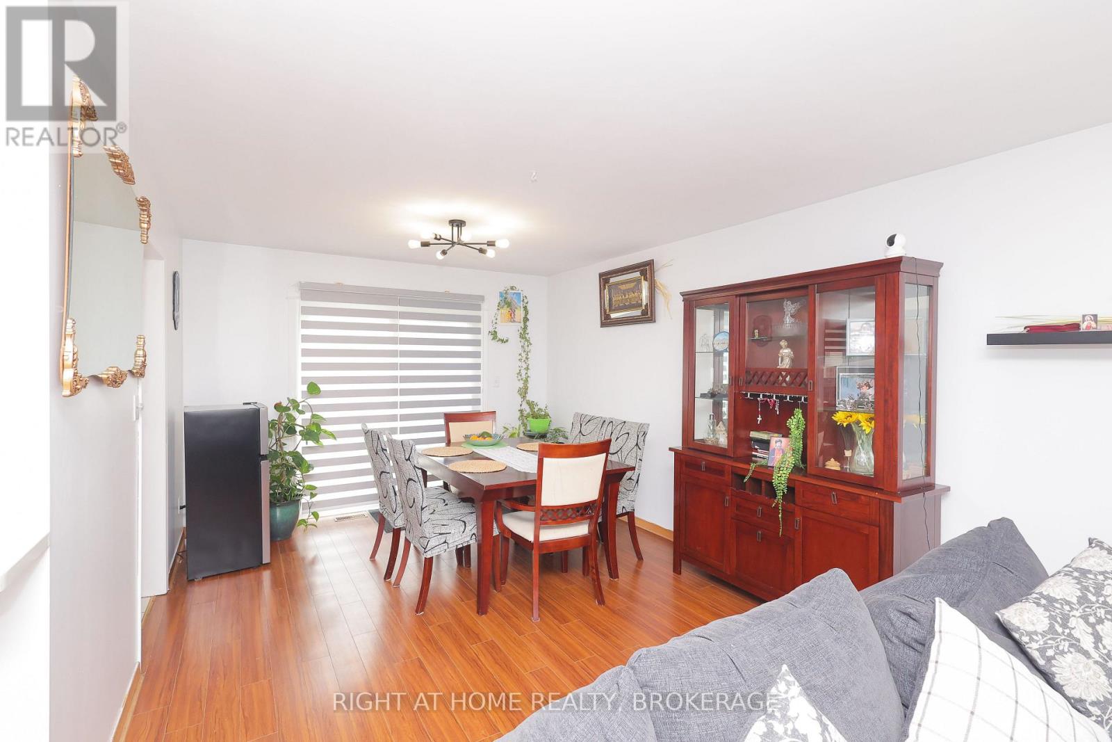 7698 Mulhern Street, Niagara Falls, Ontario  L2H 1B5 - Photo 4 - X12980262