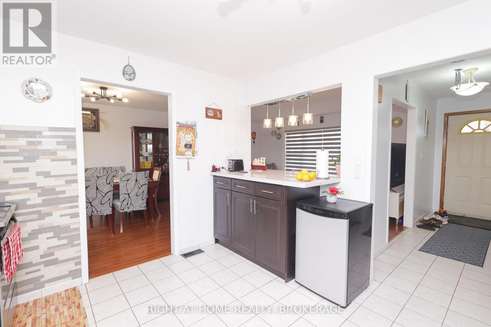 7698 Mulhern Street, Niagara Falls, Ontario  L2H 1B5 - Photo 6 - X12980262