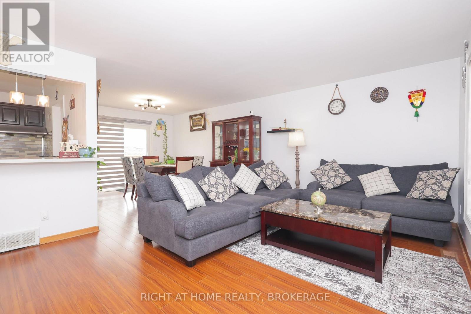 7698 Mulhern Street, Niagara Falls, Ontario  L2H 1B5 - Photo 3 - X12980262