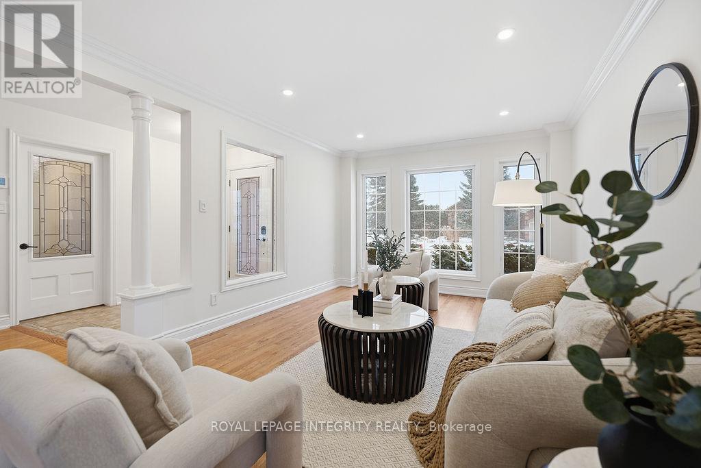 50 Rosenfeld Crescent, Ottawa, Ontario  K2K 2L2 - Photo 4 - X12905988