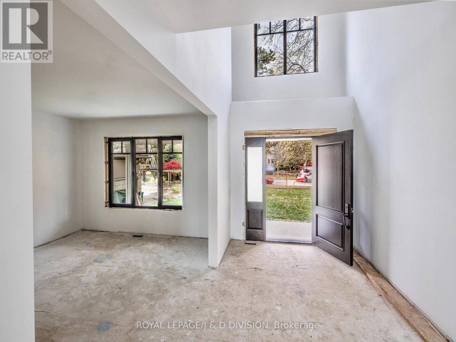 99 Lake Promenade, Toronto, Ontario  M8W 1A2 - Photo 4 - W12538034