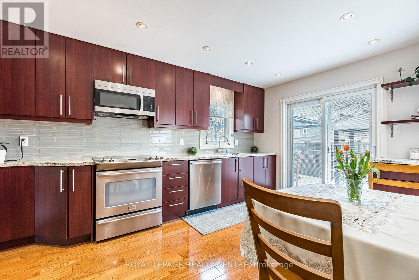 3026 Dalehurst Drive, Mississauga, Ontario  L5N 6M8 - Photo 17 - W12979396