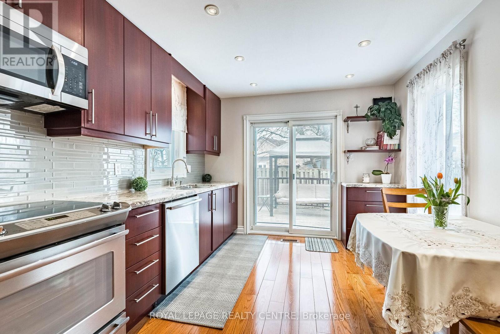 3026 Dalehurst Drive, Mississauga, Ontario  L5N 6M8 - Photo 16 - W12979396