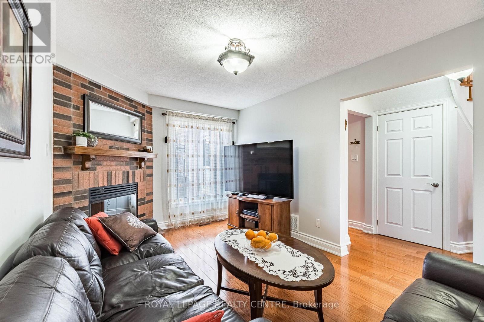 3026 Dalehurst Drive, Mississauga, Ontario  L5N 6M8 - Photo 10 - W12979396