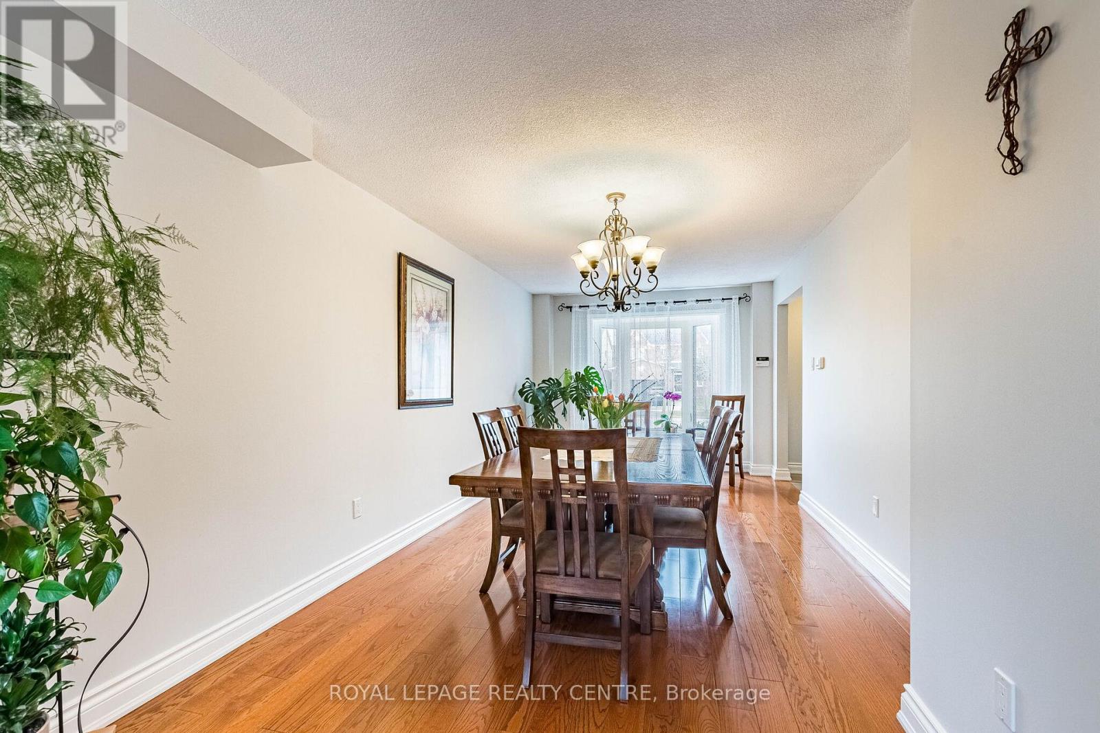 3026 Dalehurst Drive, Mississauga, Ontario  L5N 6M8 - Photo 7 - W12979396