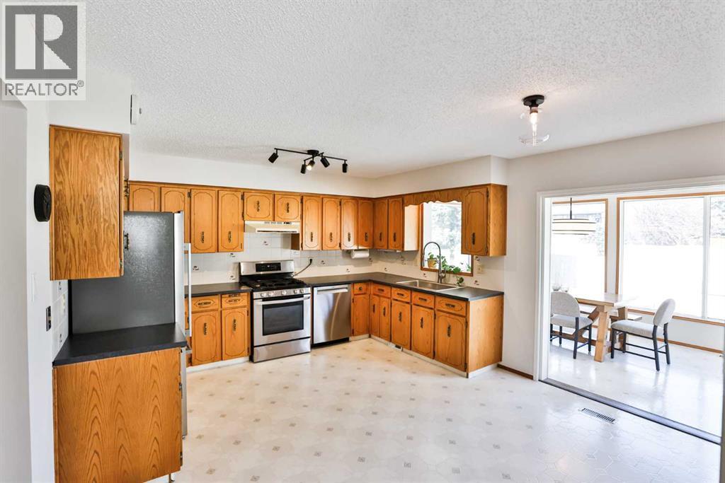 104 Elm Crescent S, Lethbridge, Alberta  T1K 4X1 - Photo 11 - A2295381