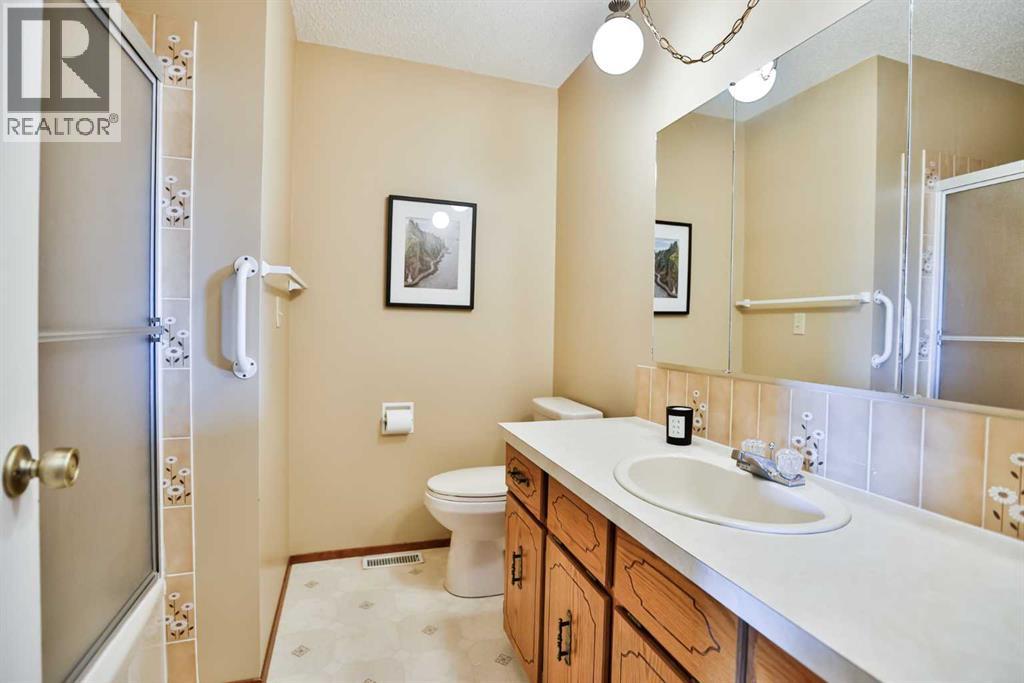 104 Elm Crescent S, Lethbridge, Alberta  T1K 4X1 - Photo 17 - A2295381