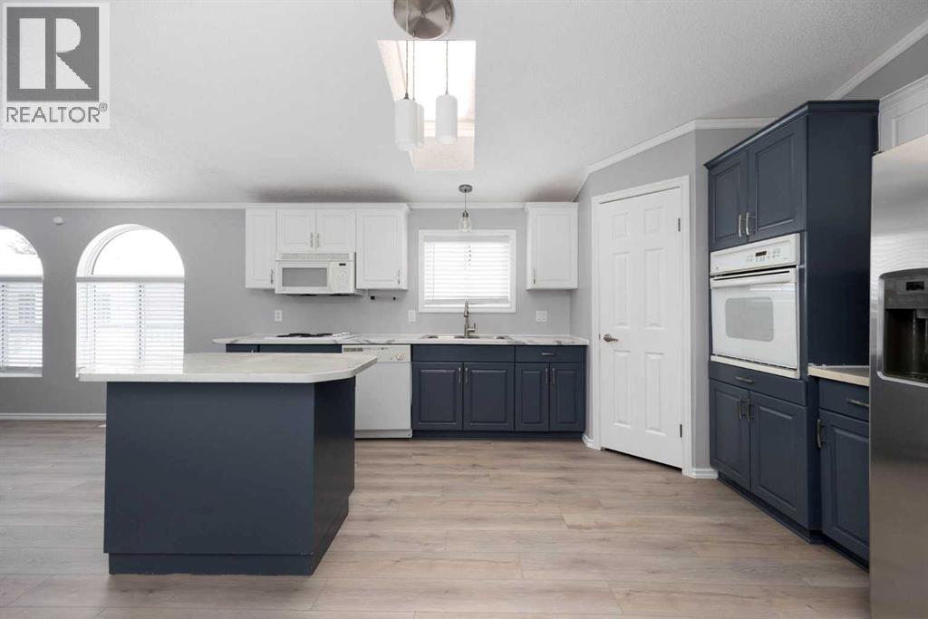 147 Cree Lane, Fort Mcmurray, Alberta  T9K 1Y5 - Photo 3 - A2300063