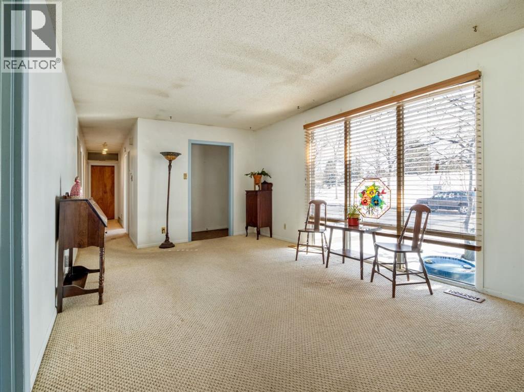 1306 27 Street N, Lethbridge, Alberta  T1H 4A5 - Photo 6 - A2300434