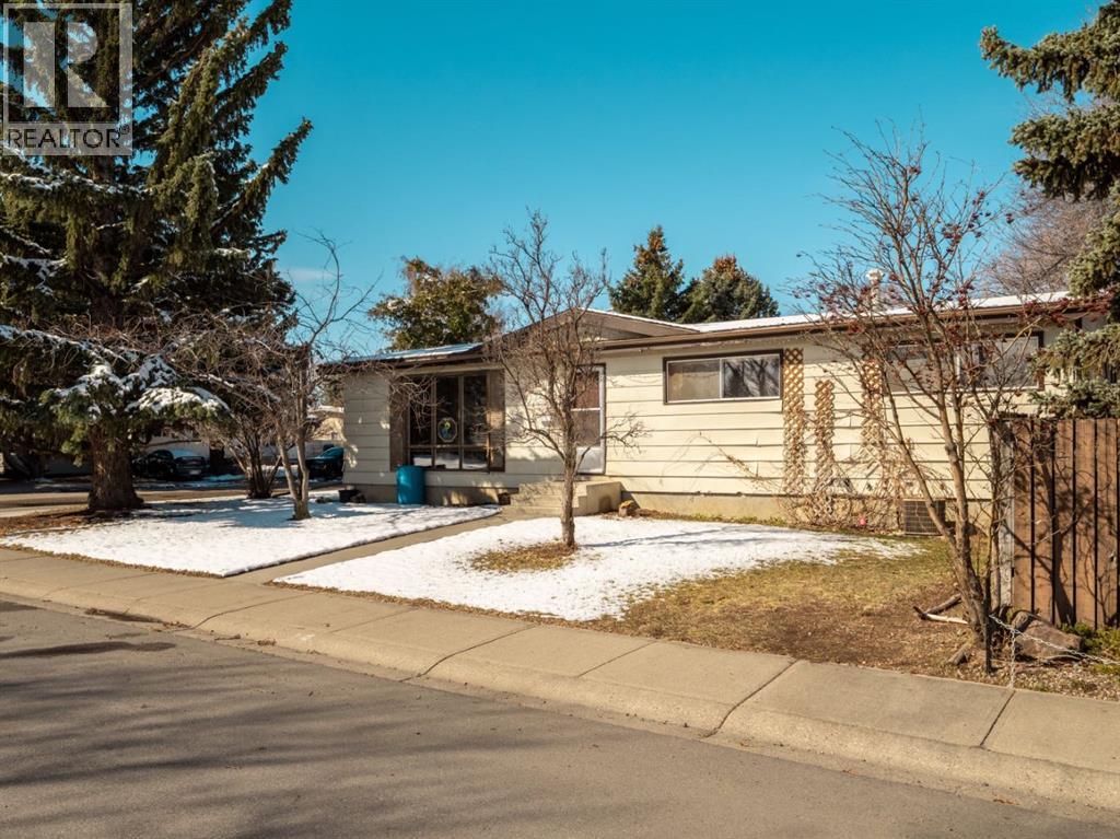 1306 27 Street N, Lethbridge, Alberta  T1H 4A5 - Photo 2 - A2300434