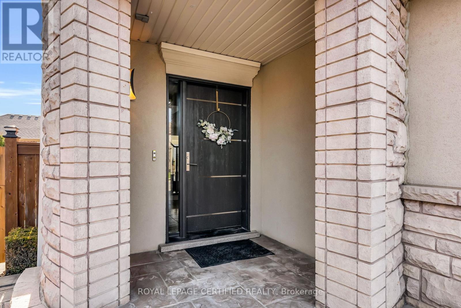 31 Peer Court, Hamilton, Ontario  L9K 0C5 - Photo 4 - X12977562