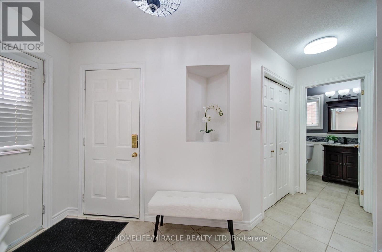 55 Mcfarlane Drive, Cambridge, Ontario N3C 4L7 - Photo 3 - X12947750