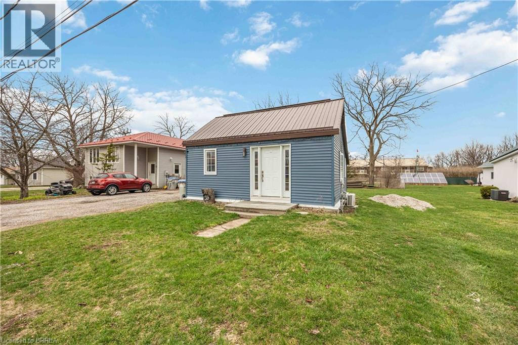 30 Queen Street W, Forest, Ontario  N0N 1J0 - Photo 1 - 40818125