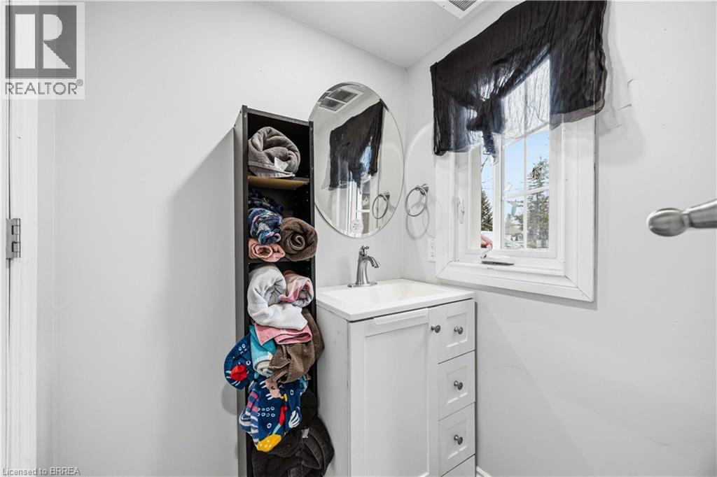 30 Queen Street W, Forest, Ontario  N0N 1J0 - Photo 10 - 40818125