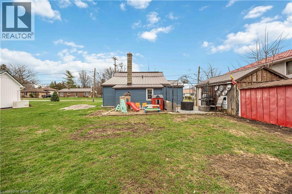 30 Queen Street W, Forest, Ontario  N0N 1J0 - Photo 16 - 40818125