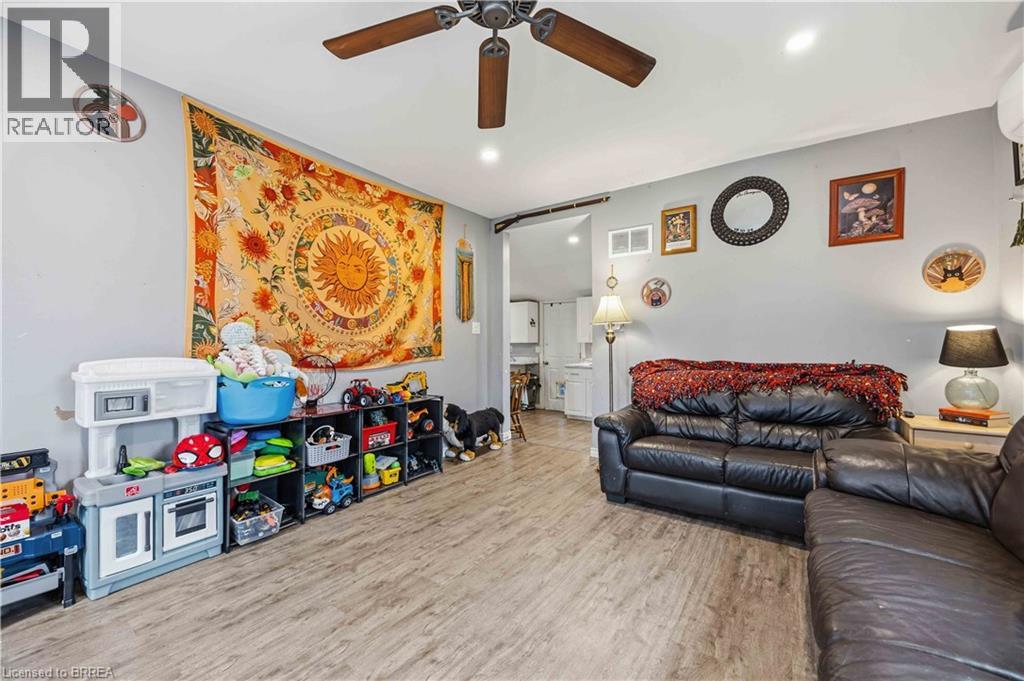 30 Queen Street W, Forest, Ontario  N0N 1J0 - Photo 5 - 40818125