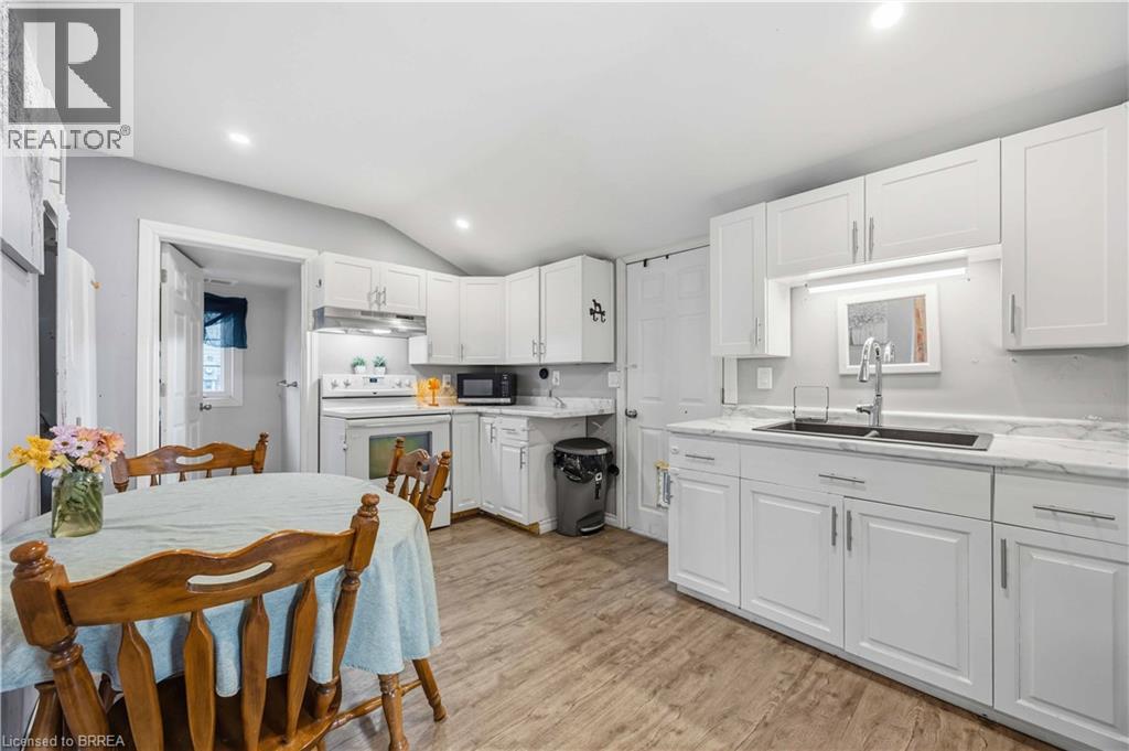 30 Queen Street W, Forest, Ontario  N0N 1J0 - Photo 6 - 40818125