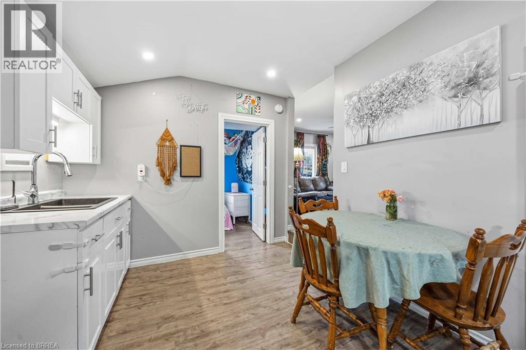 30 Queen Street W, Forest, Ontario  N0N 1J0 - Photo 8 - 40818125