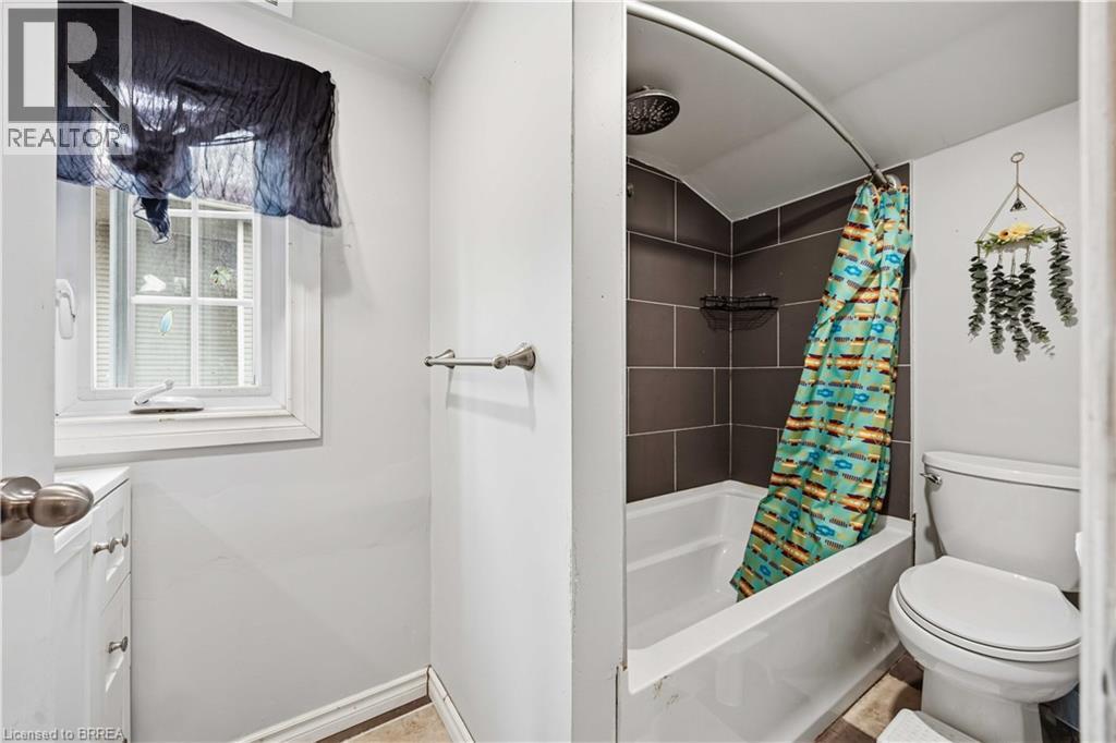 30 Queen Street W, Forest, Ontario  N0N 1J0 - Photo 9 - 40818125