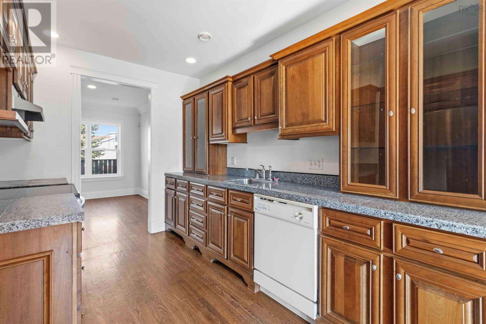 24 King Street, Dartmouth, Nova Scotia  B2Y 2R4 - Photo 6 - 202606945