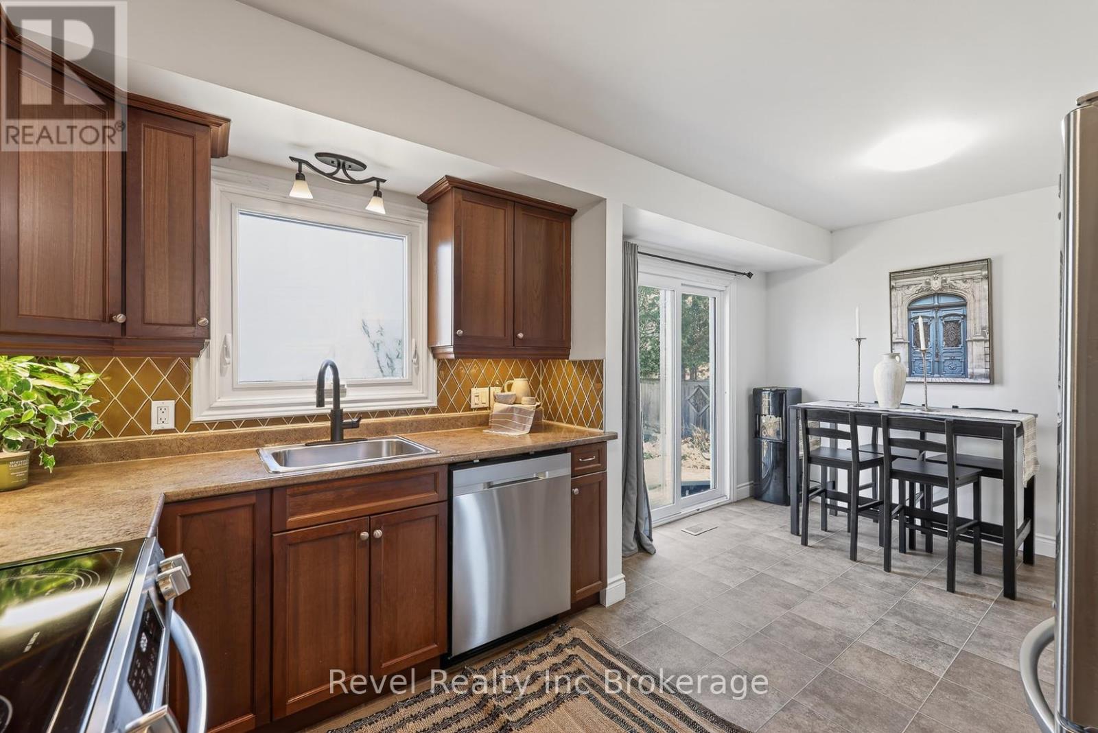 8 Elmwood Place, Woodstock, Ontario  N4S 2K6 - Photo 11 - X12981572