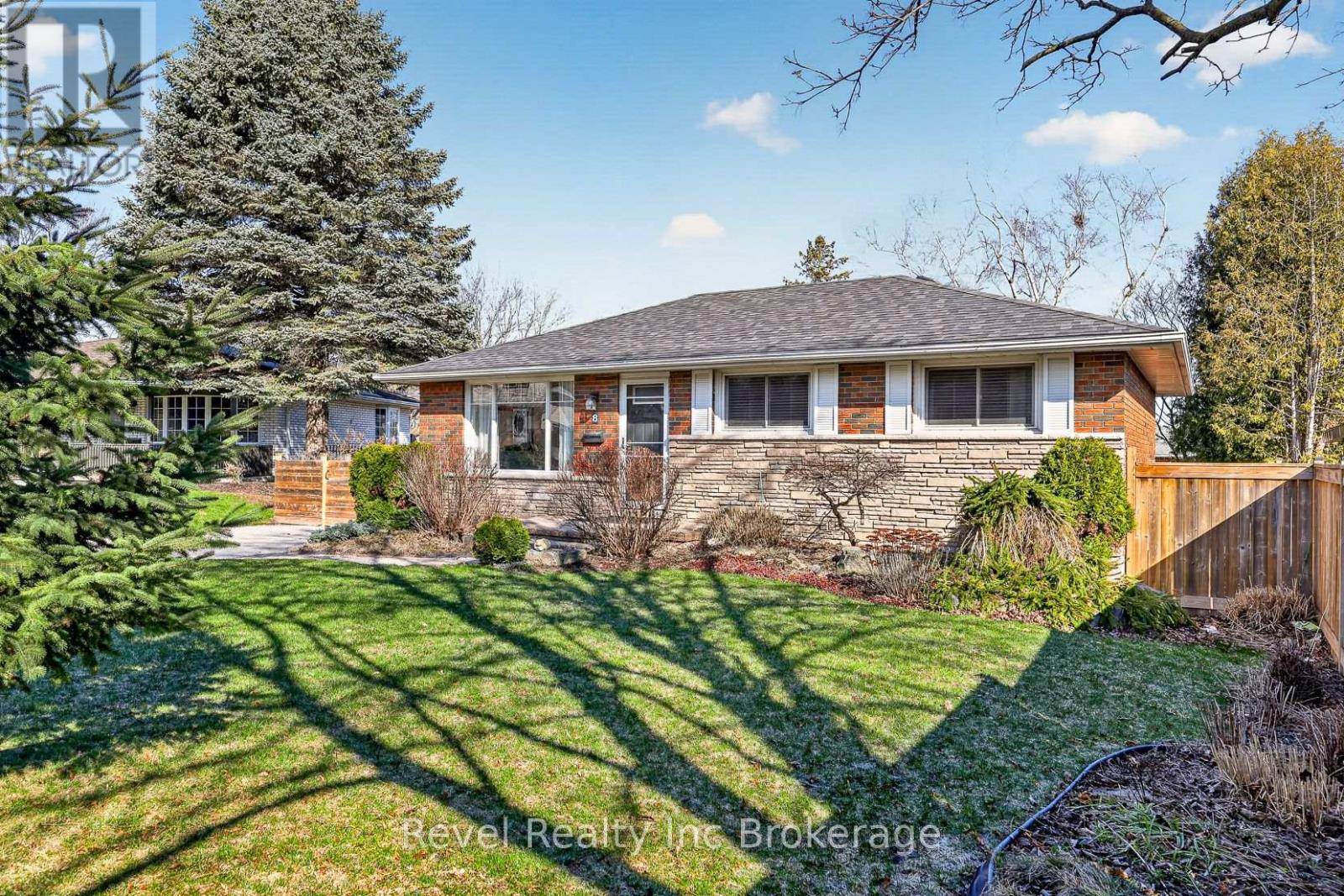 8 Elmwood Place, Woodstock, Ontario  N4S 2K6 - Photo 2 - X12981572