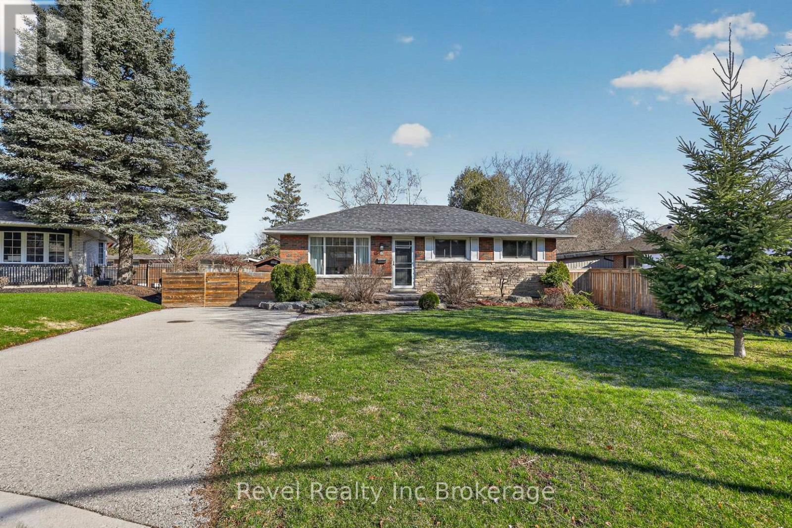 8 Elmwood Place, Woodstock, Ontario  N4S 2K6 - Photo 3 - X12981572