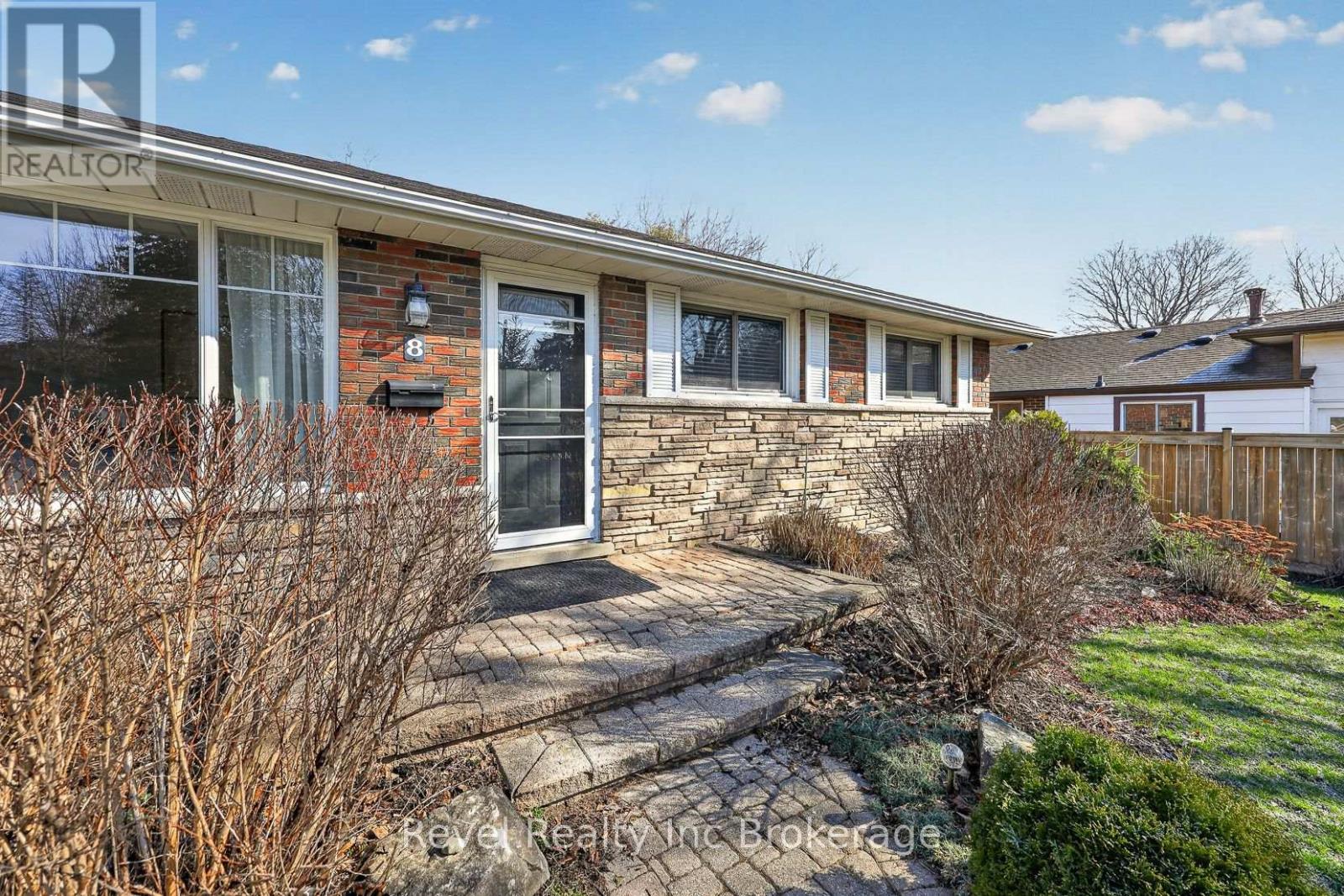 8 Elmwood Place, Woodstock, Ontario  N4S 2K6 - Photo 4 - X12981572