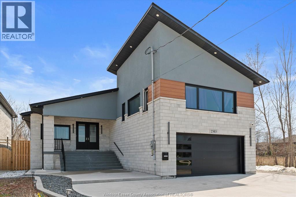 2585 KENORA STREET, Windsor, Ontario