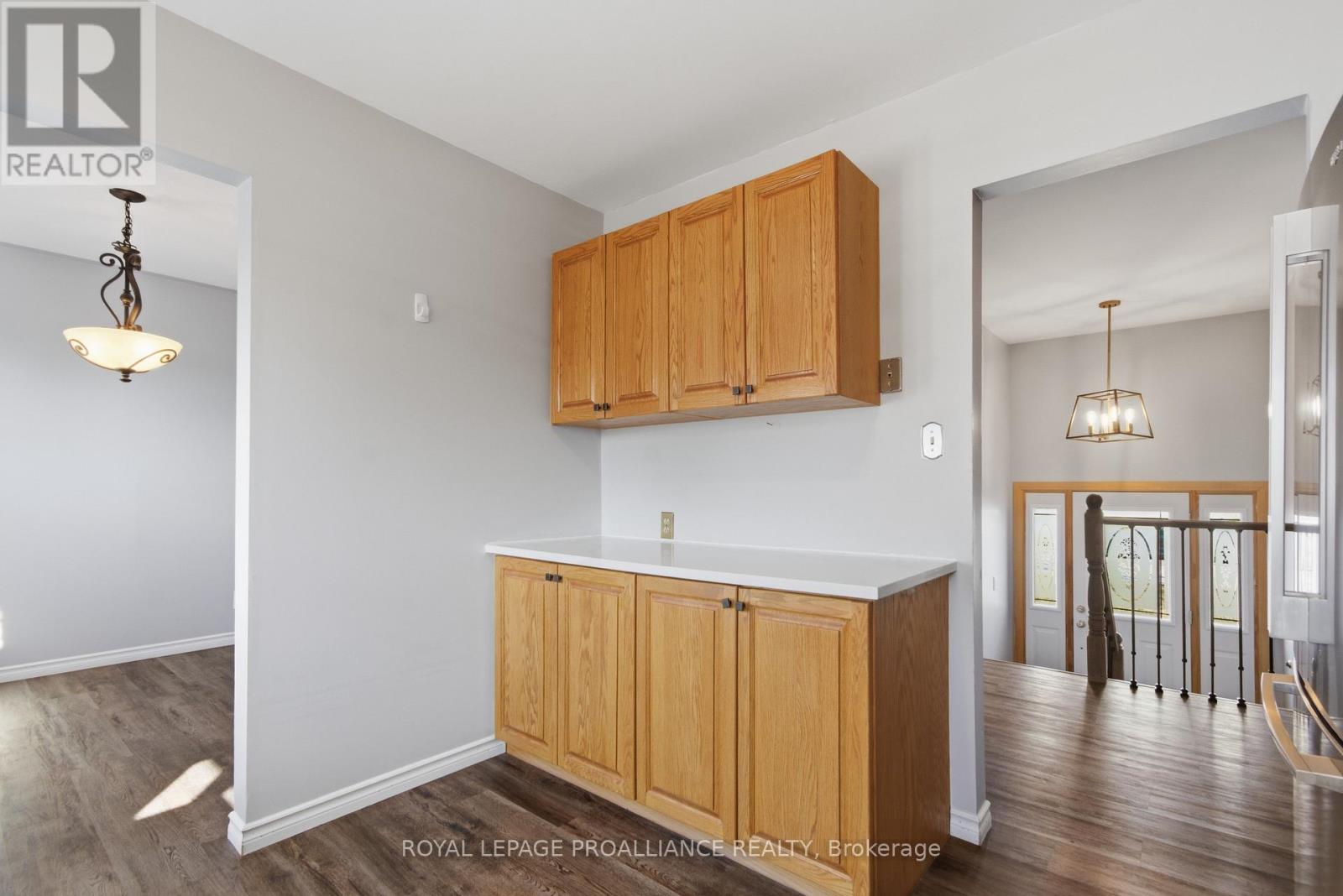 4 O'neil Crescent, Quinte West, Ontario  K8V 5Y6 - Photo 11 - X12981374