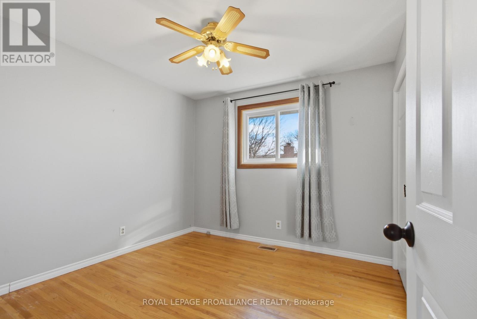 4 O'neil Crescent, Quinte West, Ontario  K8V 5Y6 - Photo 12 - X12981374