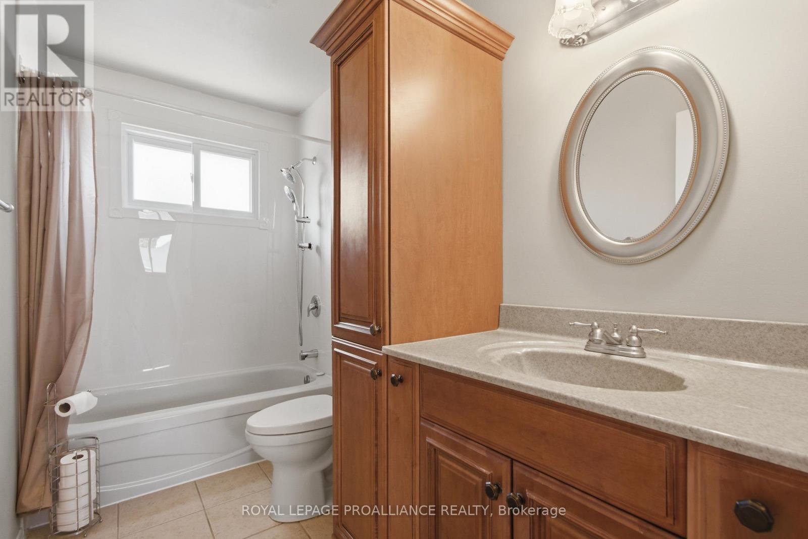 4 O'neil Crescent, Quinte West, Ontario  K8V 5Y6 - Photo 17 - X12981374