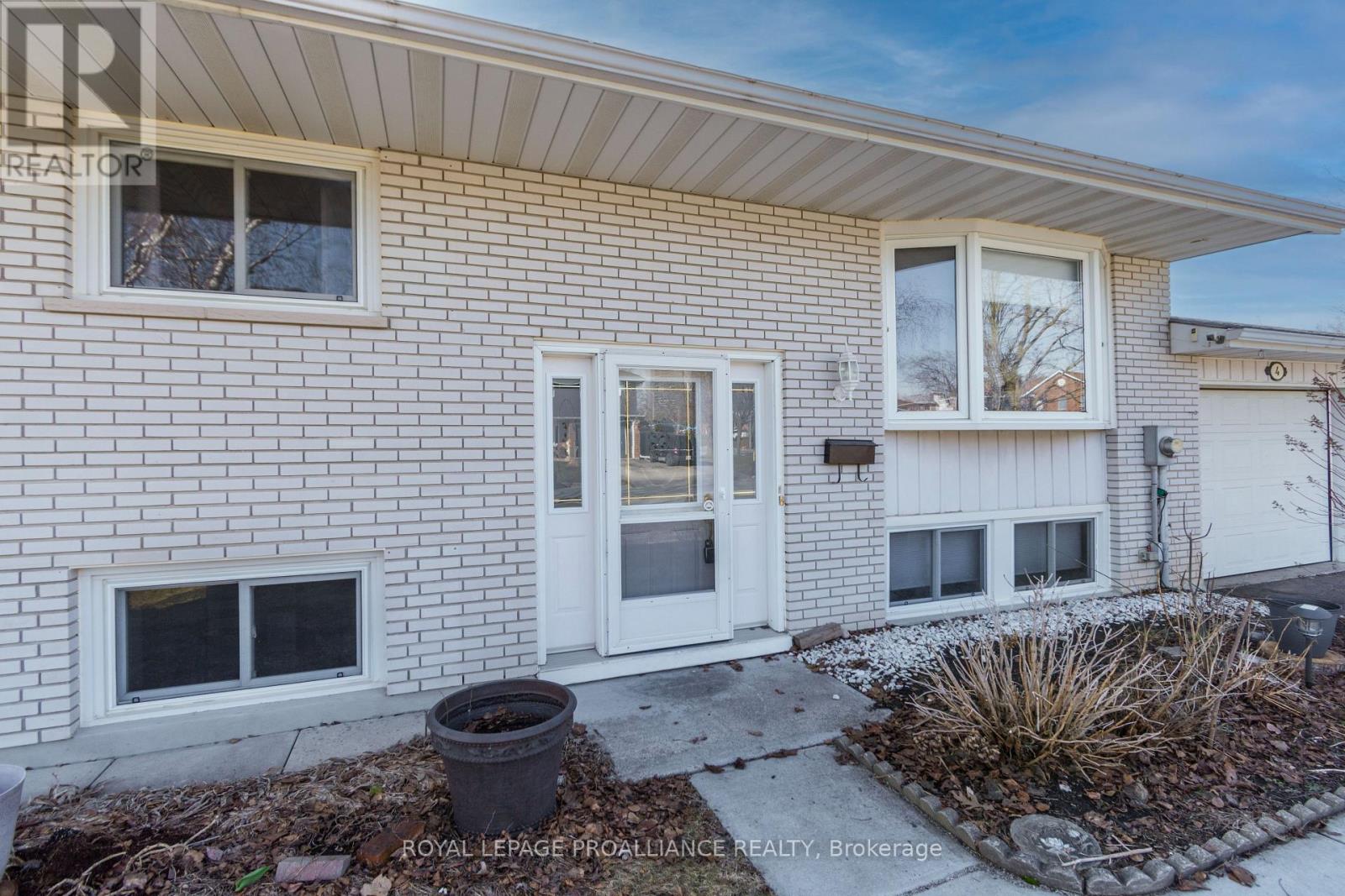 4 O'neil Crescent, Quinte West, Ontario  K8V 5Y6 - Photo 2 - X12981374