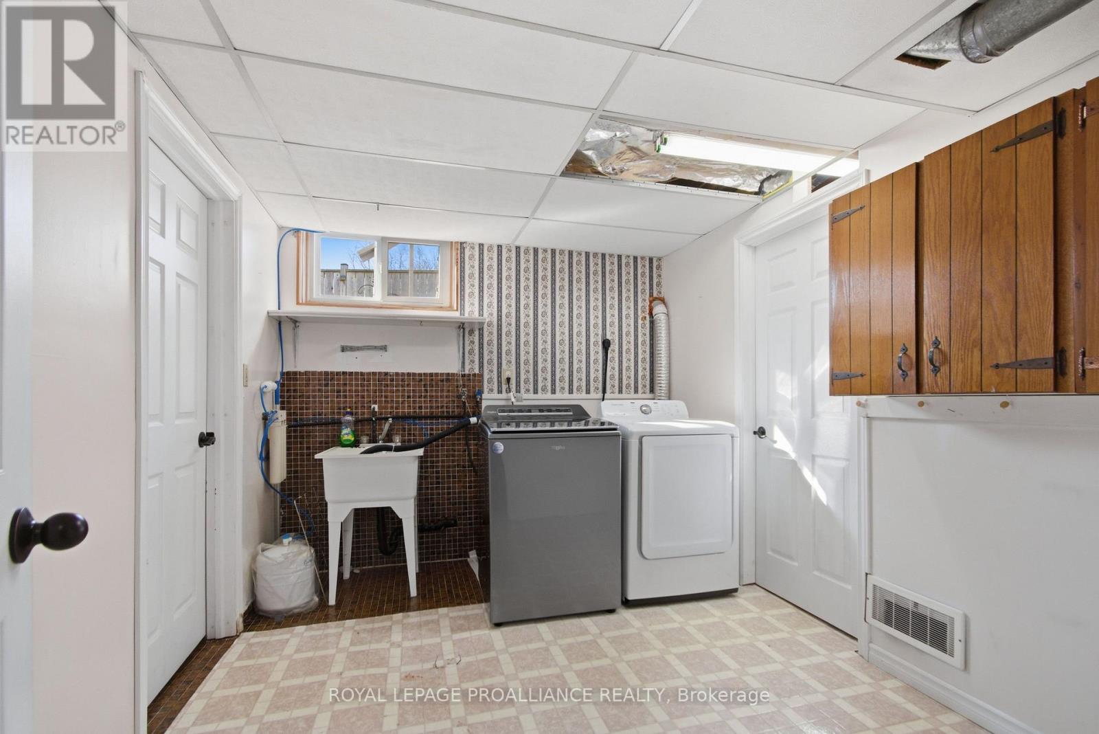 4 O'neil Crescent, Quinte West, Ontario  K8V 5Y6 - Photo 28 - X12981374