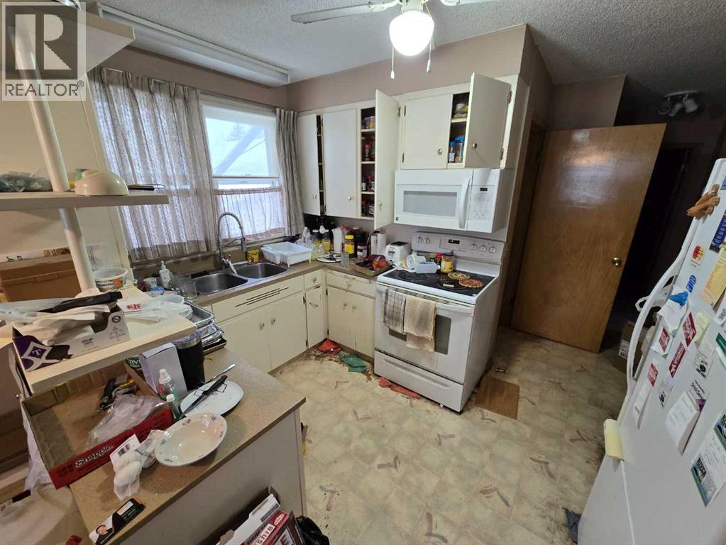 10714 101 Street, Peace River, Alberta  T8S 1L1 - Photo 5 - A2300179