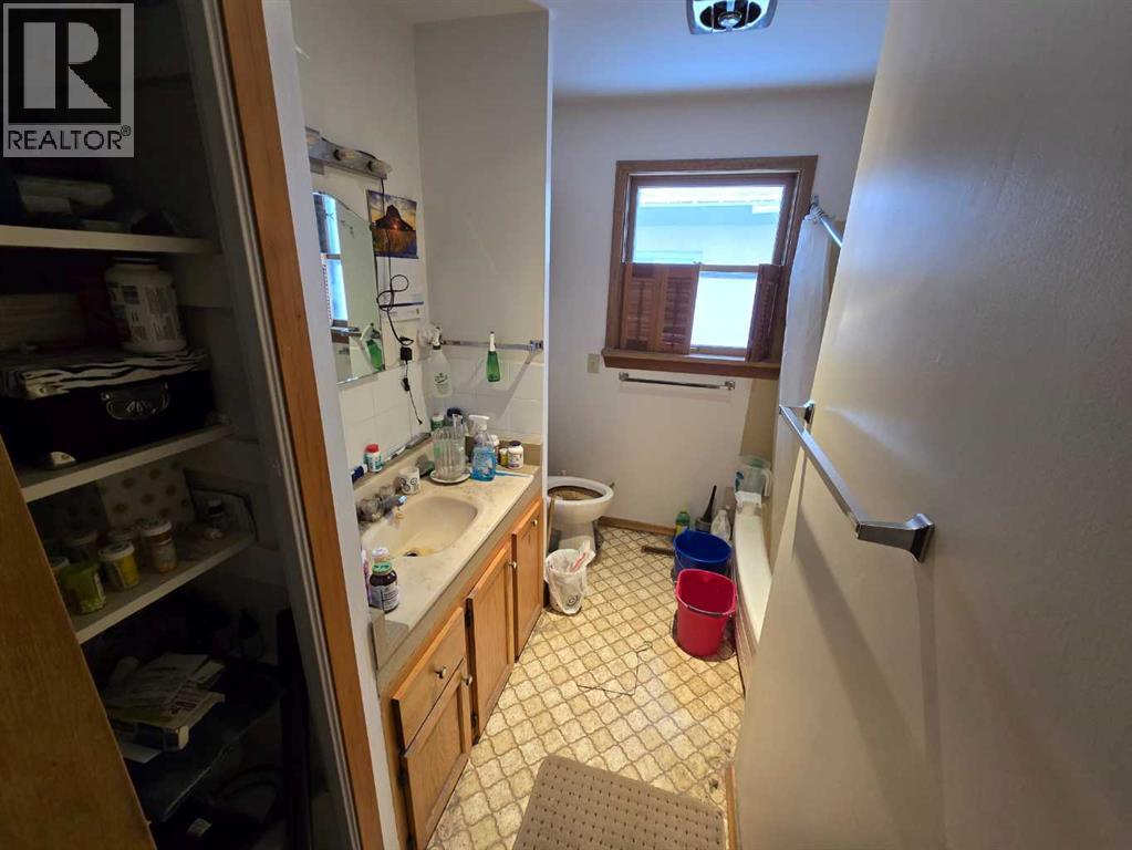 10714 101 Street, Peace River, Alberta  T8S 1L1 - Photo 2 - A2300179