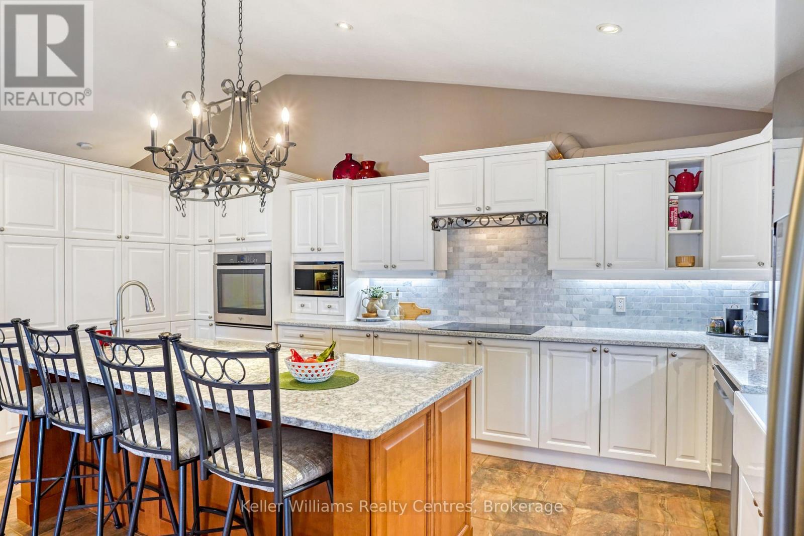 2 2nd Avenue, South Bruce Peninsula, Ontario  N0H 2T0 - Photo 16 - X12981398