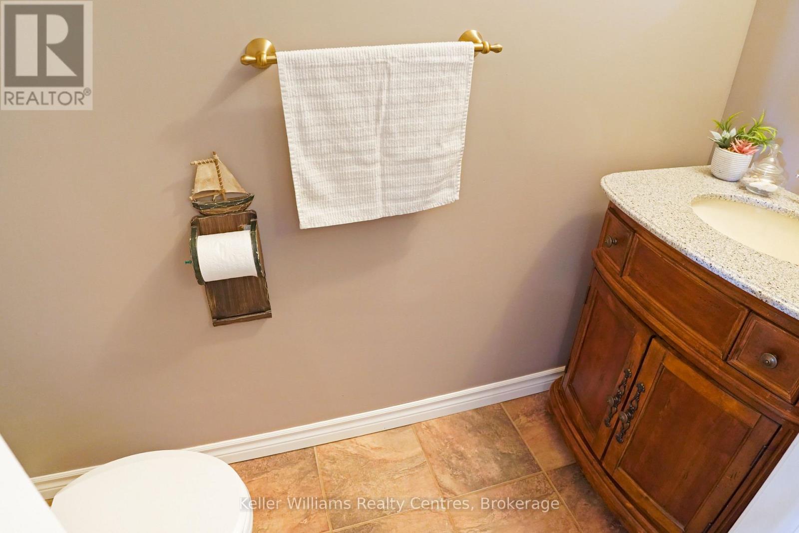 2 2nd Avenue, South Bruce Peninsula, Ontario  N0H 2T0 - Photo 27 - X12981398