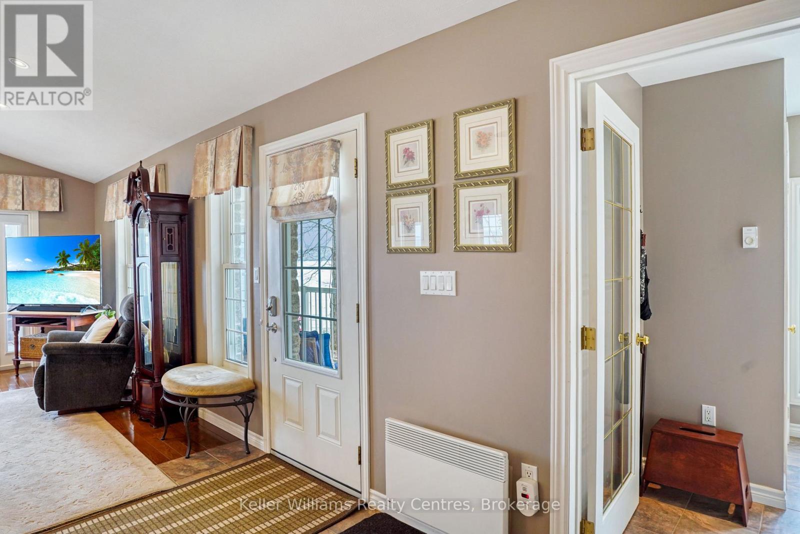 2 2nd Avenue, South Bruce Peninsula, Ontario  N0H 2T0 - Photo 5 - X12981398