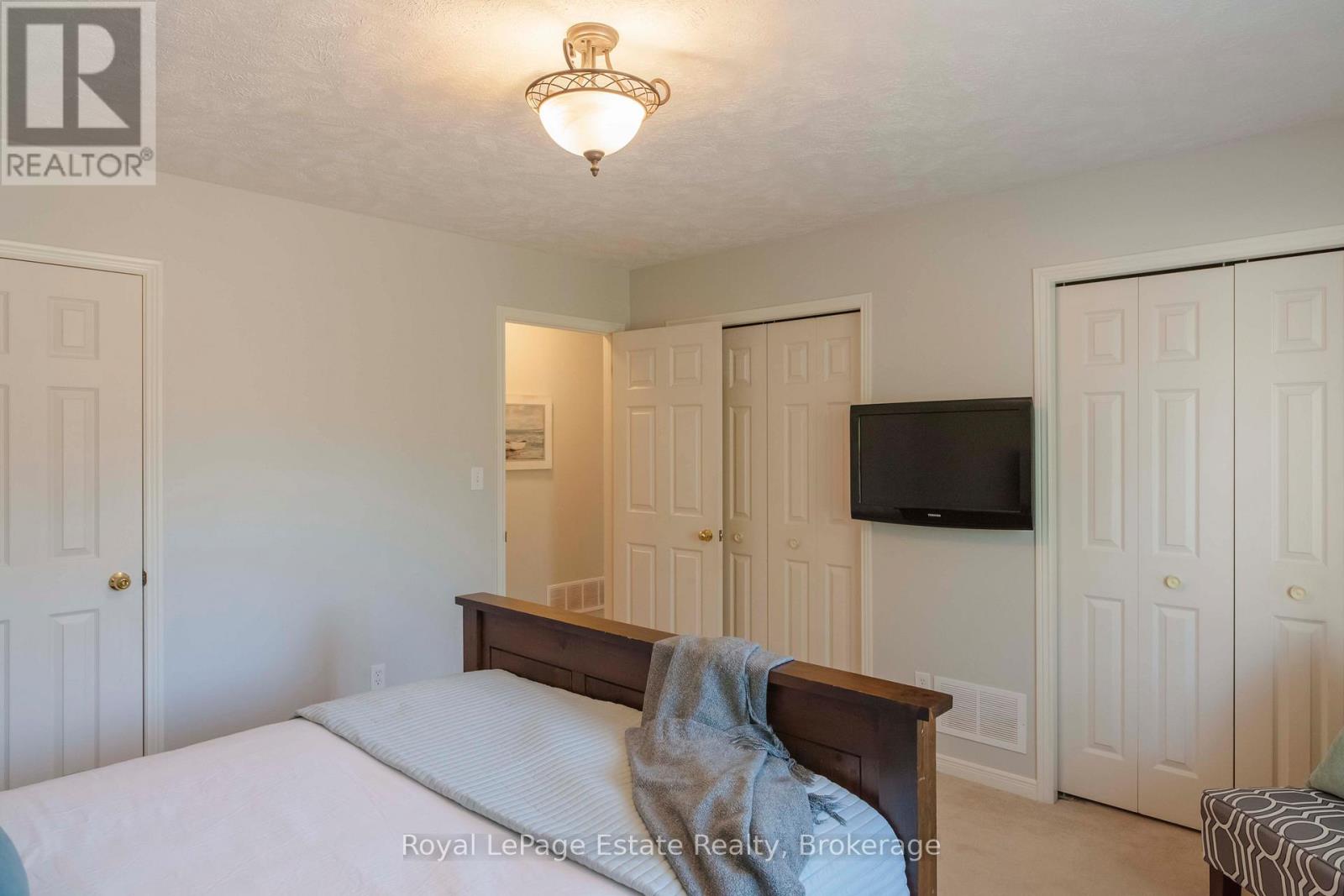 21 Sauble Woods Crescent, South Bruce Peninsula, Ontario  N0H 2G0 - Photo 15 - X12981556