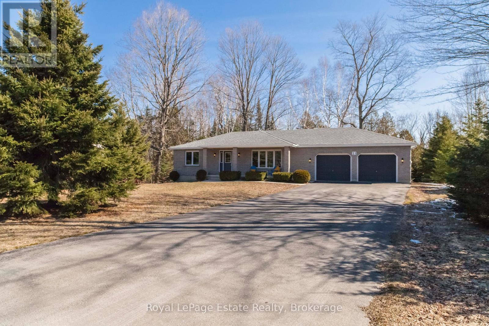 21 Sauble Woods Crescent, South Bruce Peninsula, Ontario  N0H 2G0 - Photo 2 - X12981556