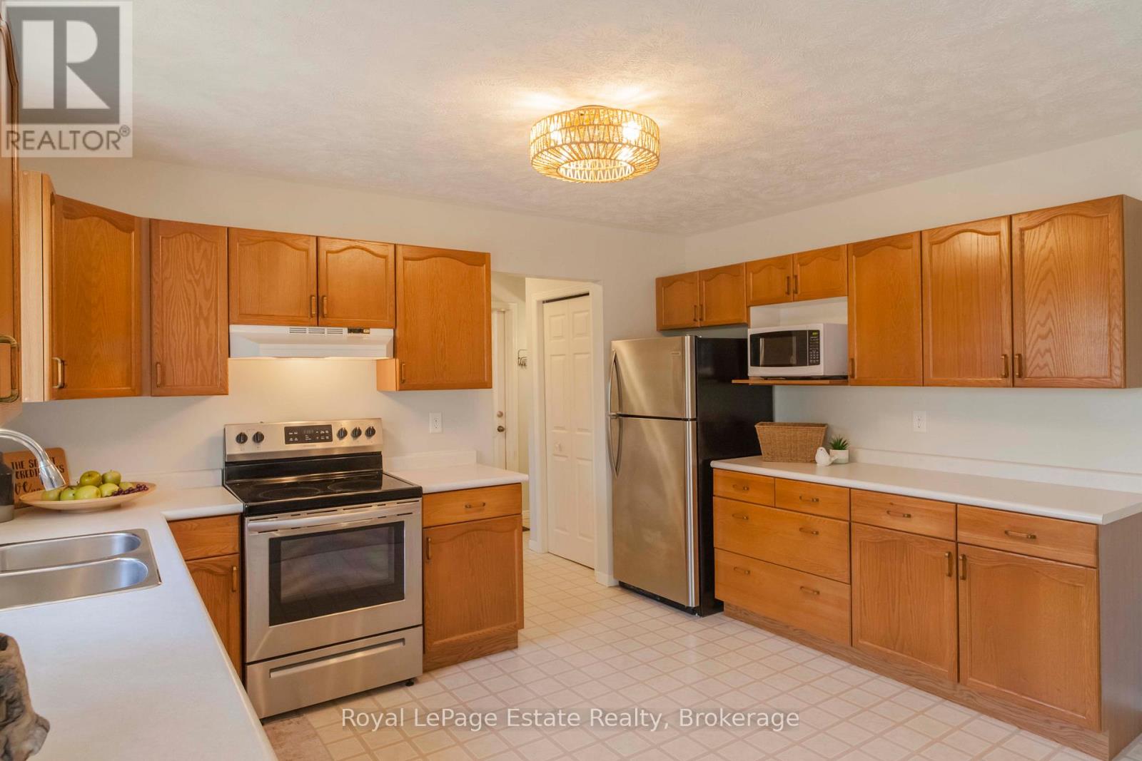 21 Sauble Woods Crescent, South Bruce Peninsula, Ontario  N0H 2G0 - Photo 31 - X12981556