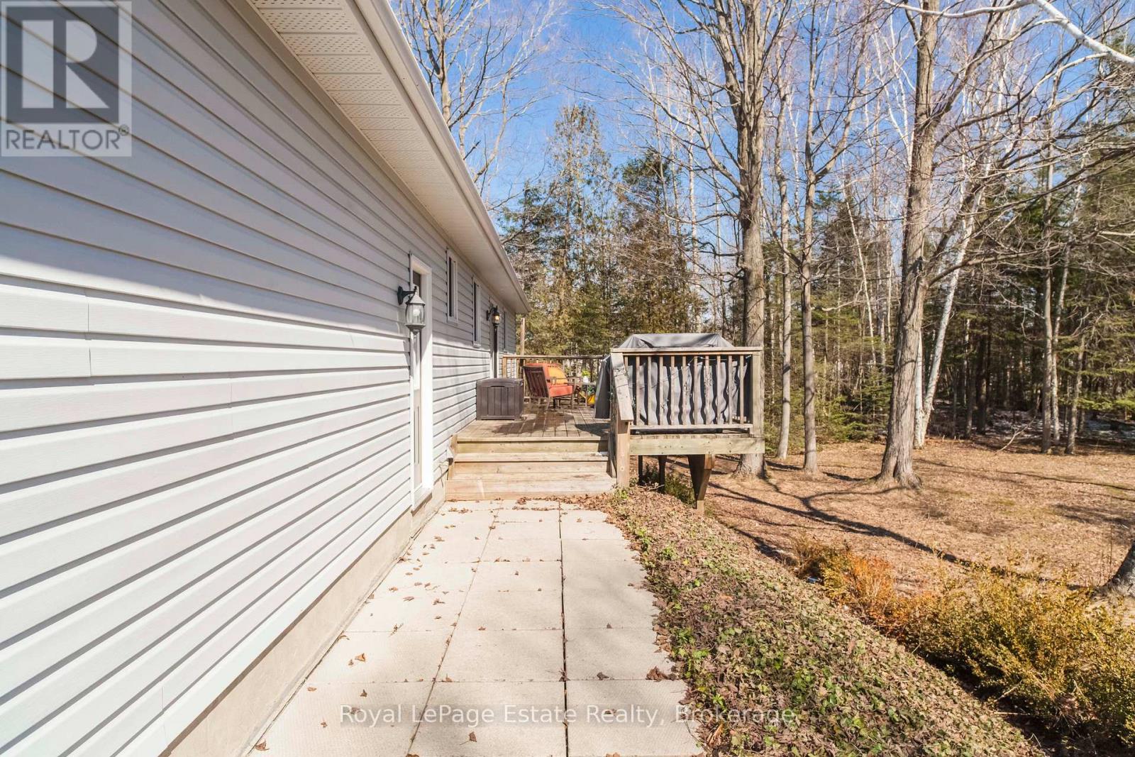 21 Sauble Woods Crescent, South Bruce Peninsula, Ontario  N0H 2G0 - Photo 44 - X12981556