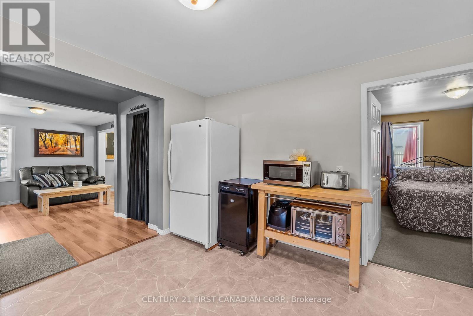 184 Water Street, Lucan Biddulph, Ontario  N0M 2J0 - Photo 30 - X12981438