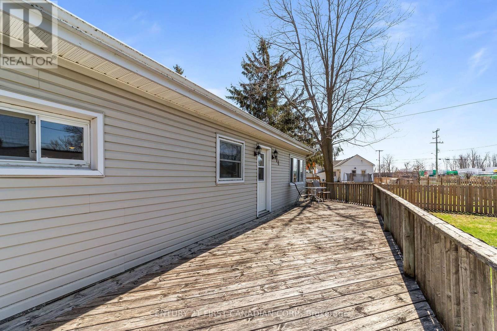 184 Water Street, Lucan Biddulph, Ontario  N0M 2J0 - Photo 9 - X12981438