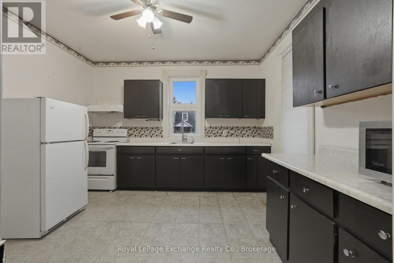 588 11th Avenue, Hanover, Ontario  N4N 2S6 - Photo 10 - X12981660