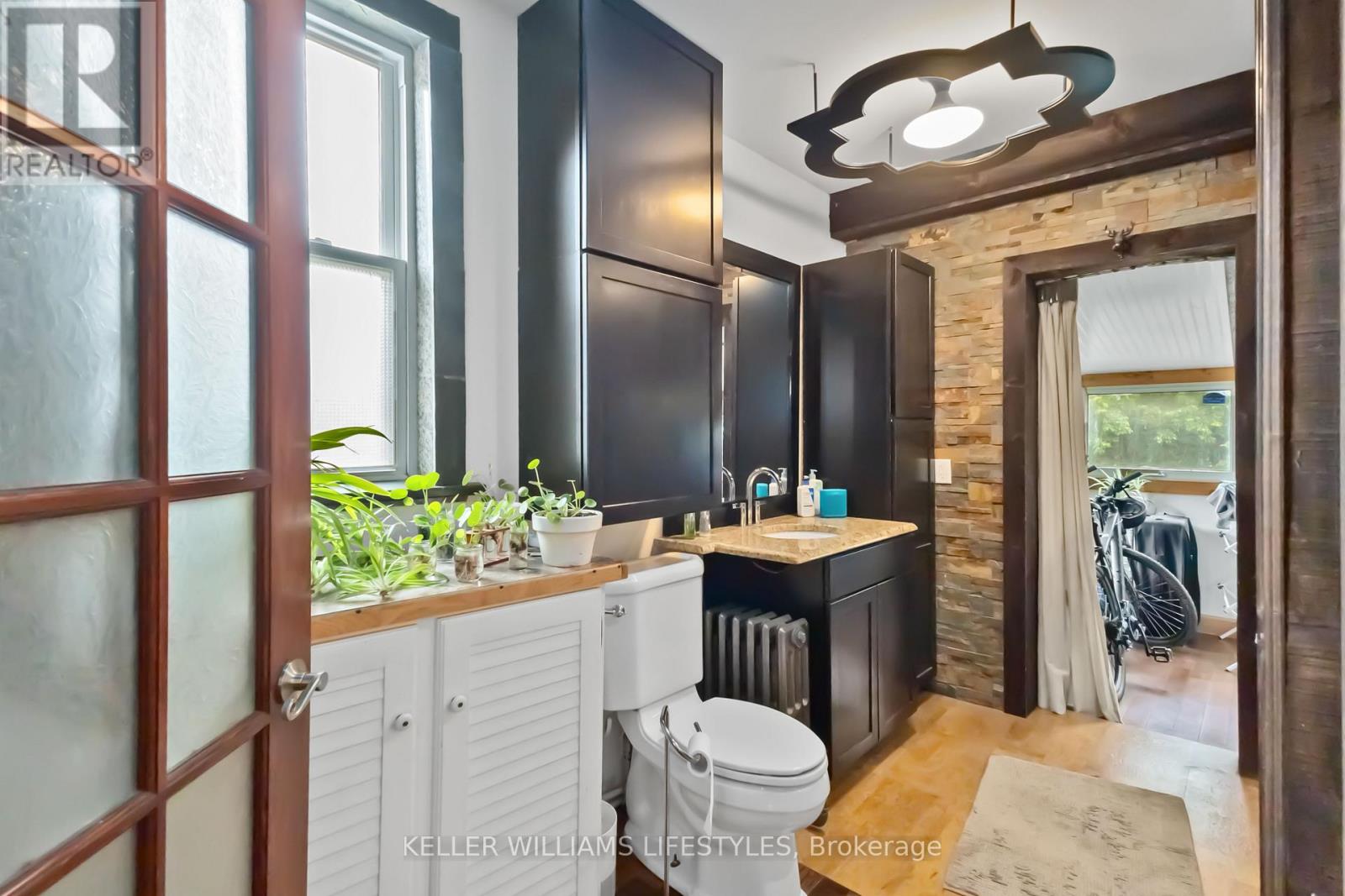 Upper - 92 Kent Street, London East, Ontario  N6A 1L1 - Photo 34 - X12981490