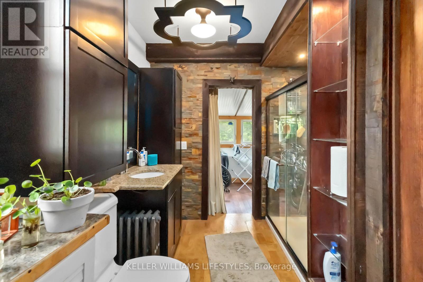 Upper - 92 Kent Street, London East, Ontario  N6A 1L1 - Photo 35 - X12981490