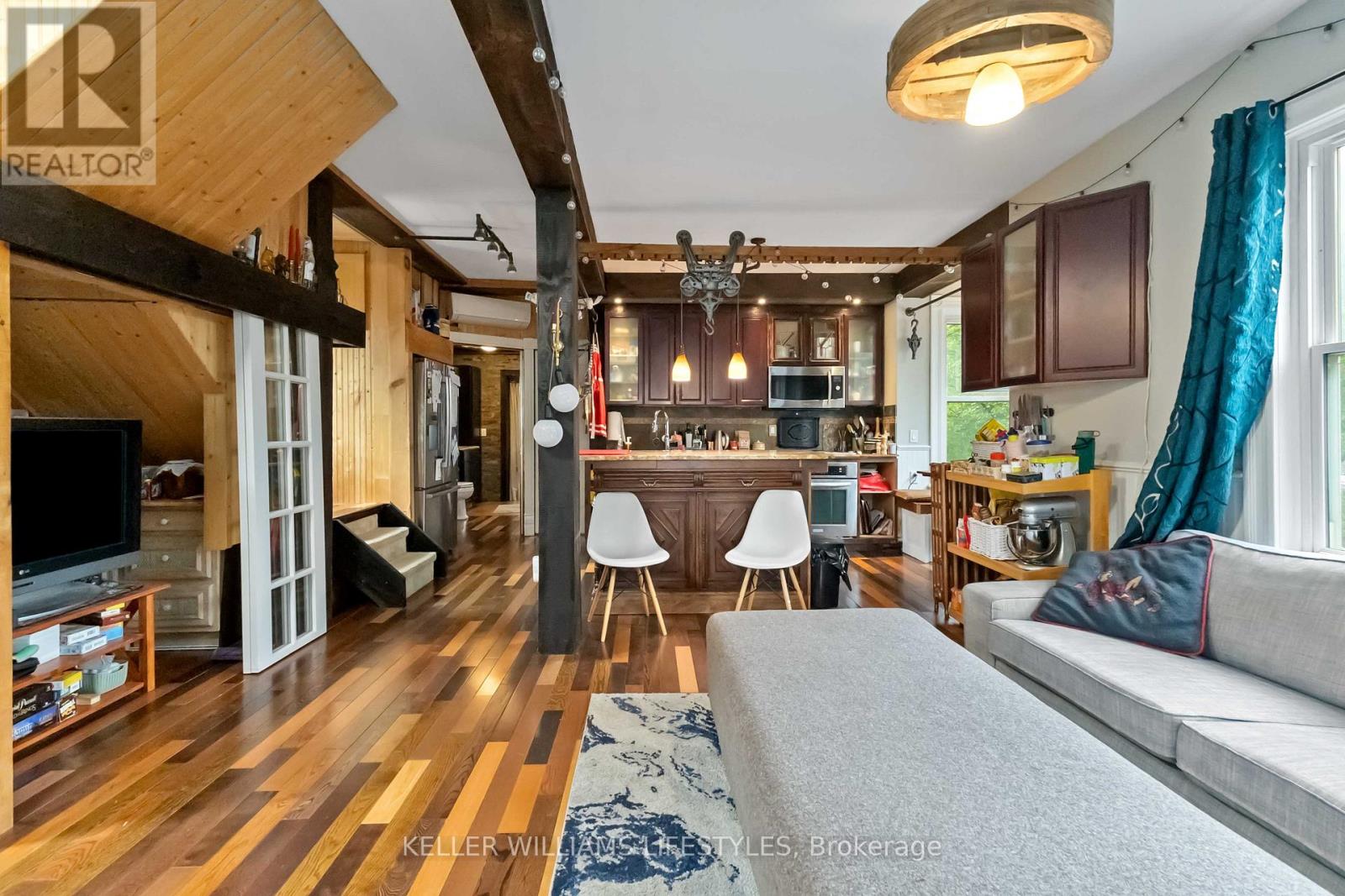 Upper - 92 Kent Street, London East, Ontario  N6A 1L1 - Photo 4 - X12981490