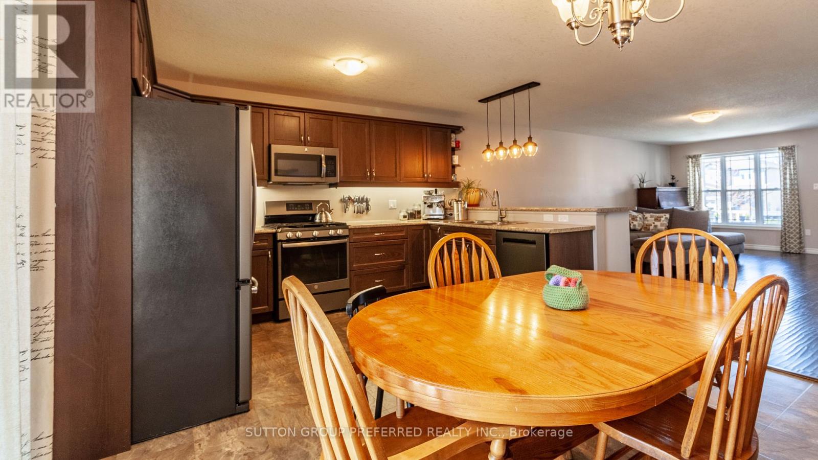 42 Leesboro Trail, Thames Centre, Ontario  N0M 2P0 - Photo 15 - X12981674